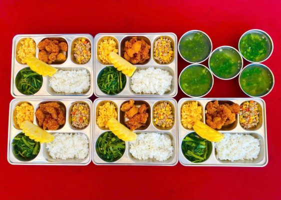 cơm khay công nghiệp đủ món