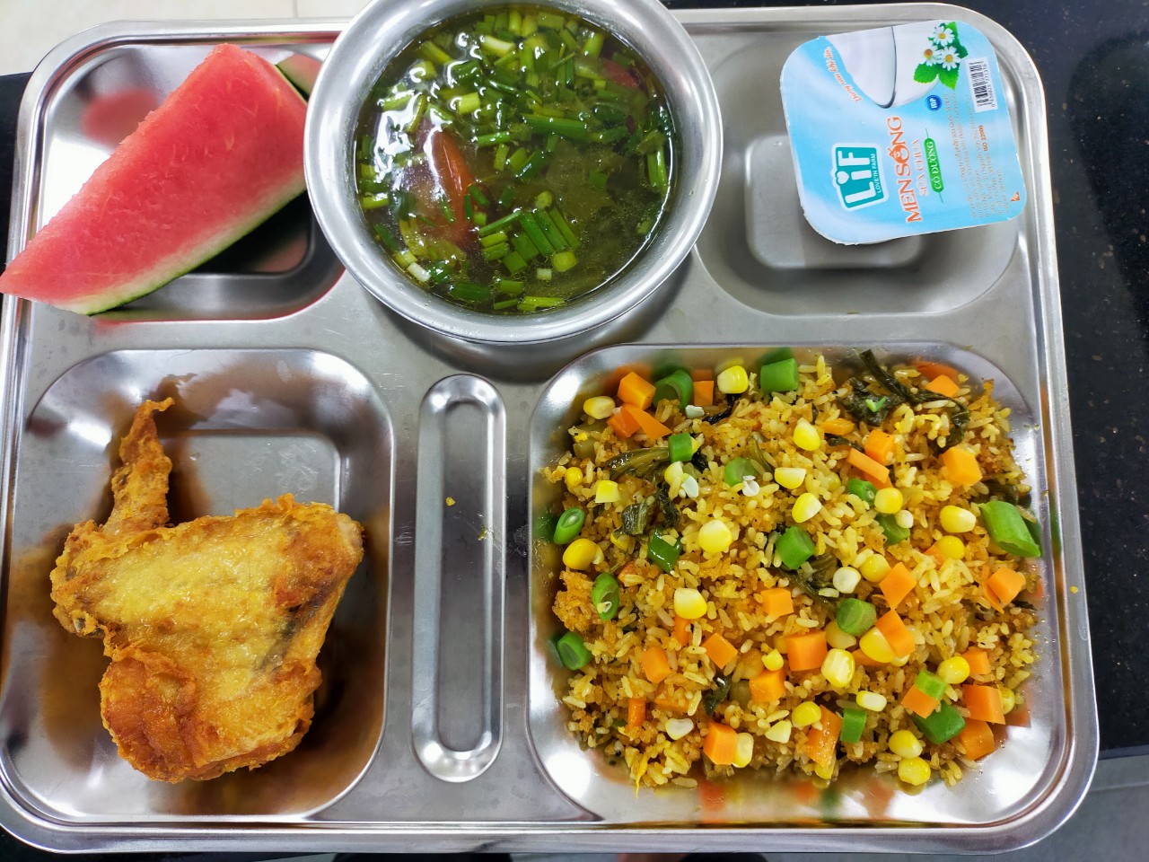 Suất ăn công nghiệp đảm bảo an toàn và chất lượng