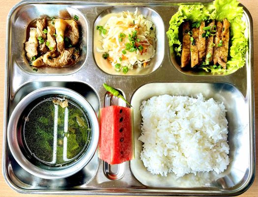 Suất ăn công nghiệp đảm bảo an toàn và chất lượng